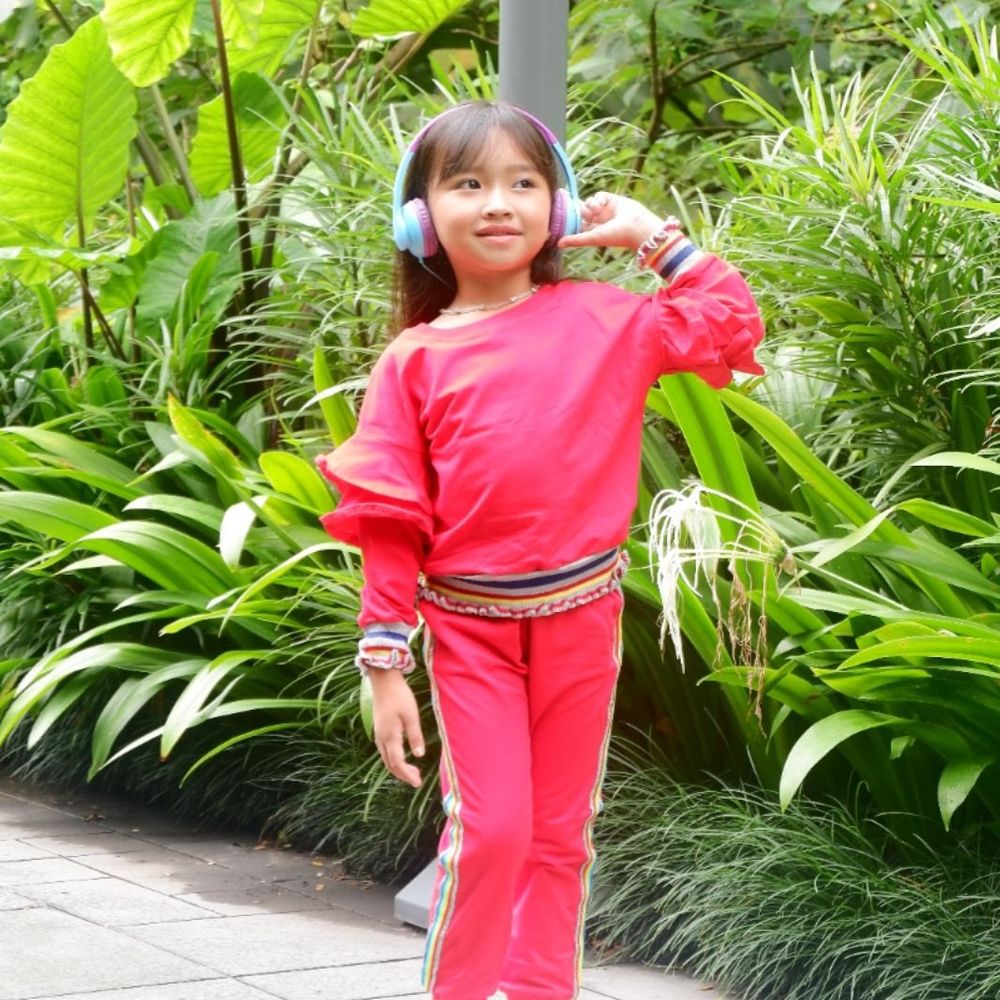 Set Girls Sporty Trendy Rainbow Red โ tampilan lain